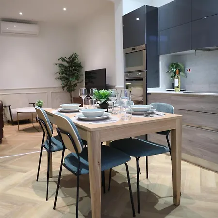 In Style Apartment *